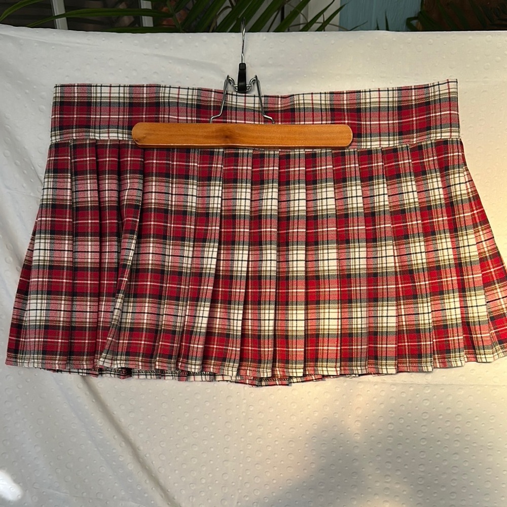Red and White Pleated Skater Mini Skirt